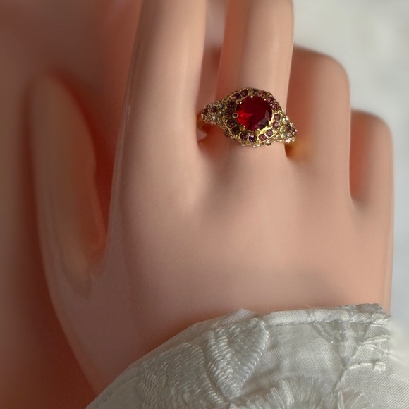 ❤️ Vintage Ruby Red Gold Ring | Elegant Statement Jewelry ✨ - Picture 3 of 4